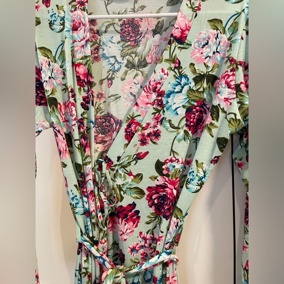 3 PIECE labor/maternity gown, swaddle blanket, and bow - Picture 12 of 13